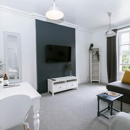 Spacious Apartment, Free Parking, Central Location Near To Uni, Hospital, Town Exeter Ngoại thất bức ảnh