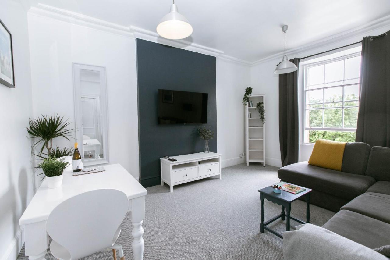 Spacious Apartment, Free Parking, Central Location Near To Uni, Hospital, Town Exeter Ngoại thất bức ảnh