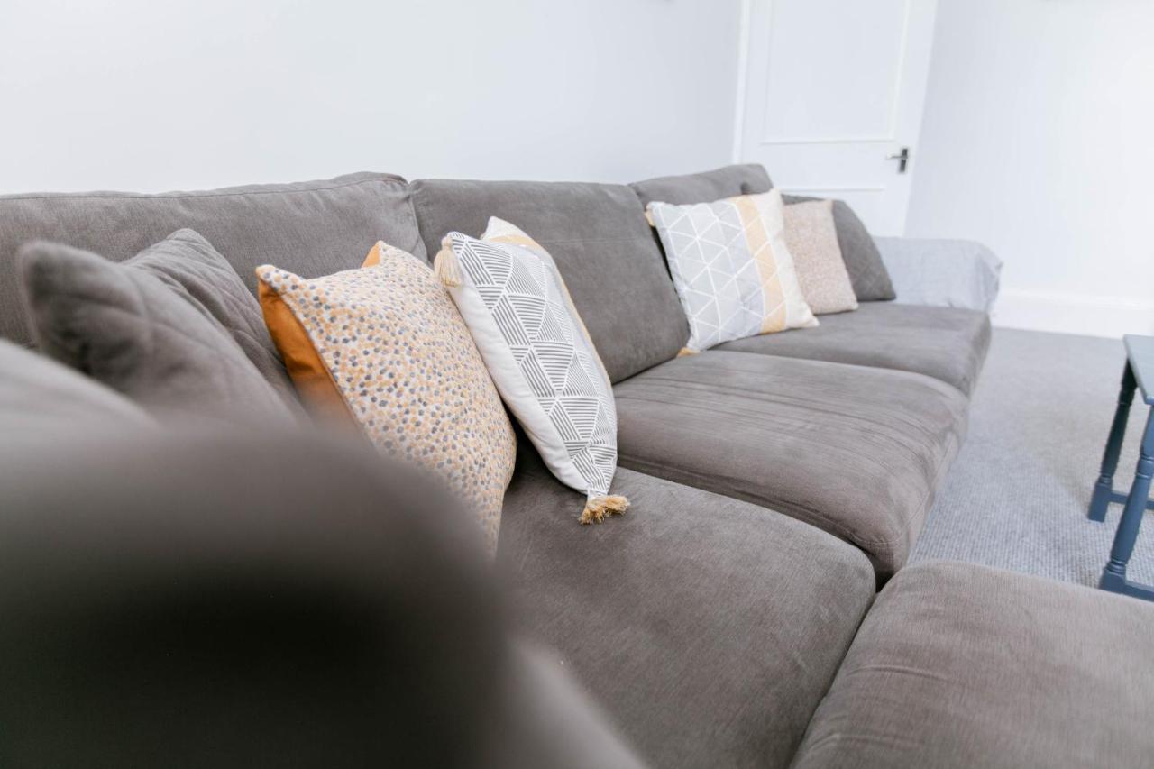 Spacious Apartment, Free Parking, Central Location Near To Uni, Hospital, Town Exeter Ngoại thất bức ảnh