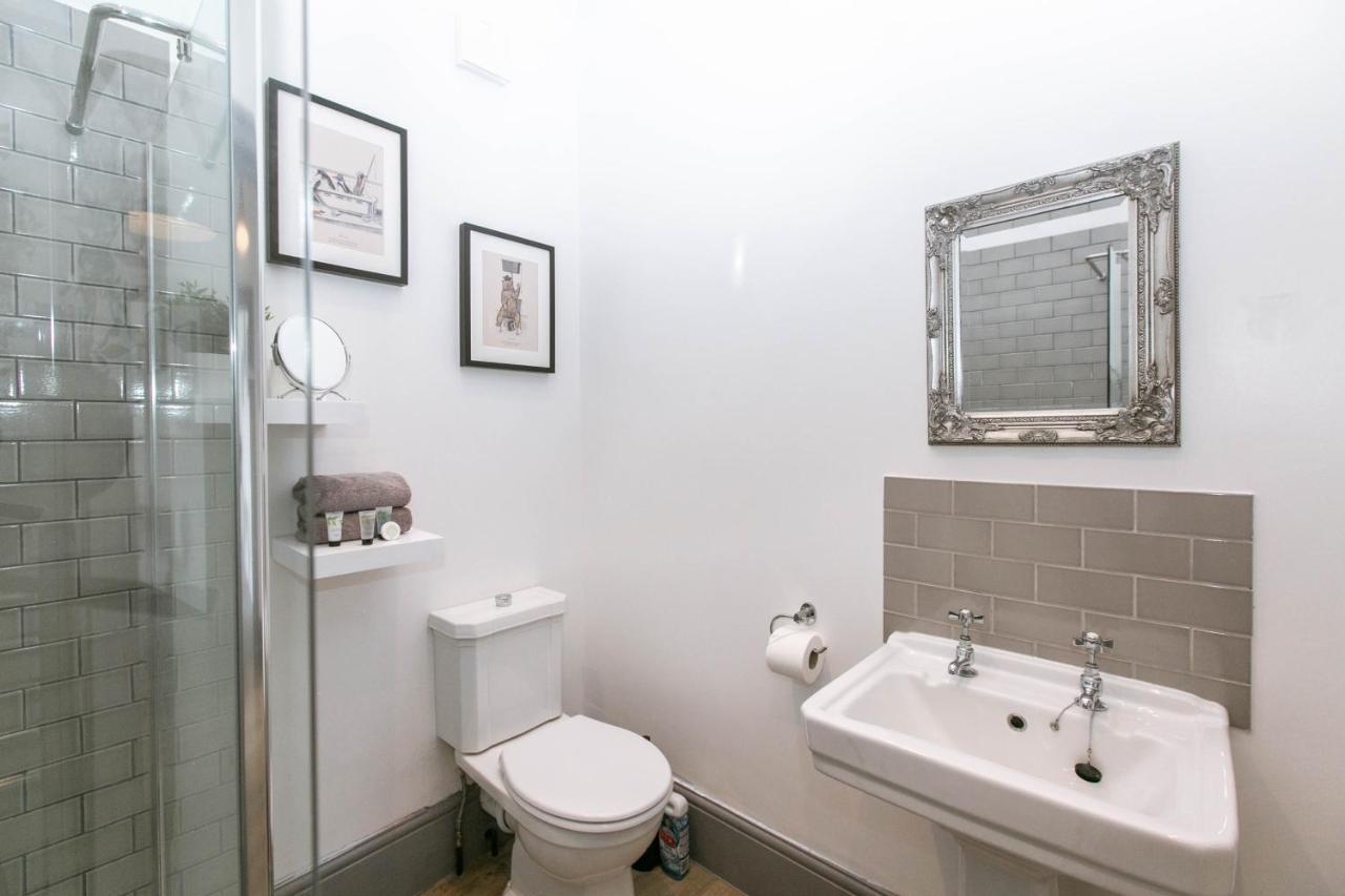 Spacious Apartment, Free Parking, Central Location Near To Uni, Hospital, Town Exeter Ngoại thất bức ảnh