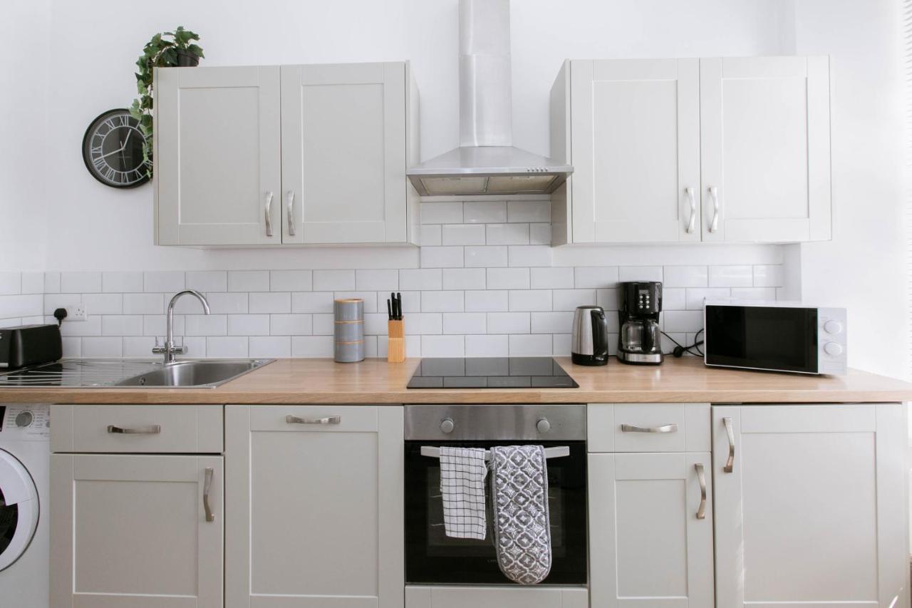 Spacious Apartment, Free Parking, Central Location Near To Uni, Hospital, Town Exeter Ngoại thất bức ảnh
