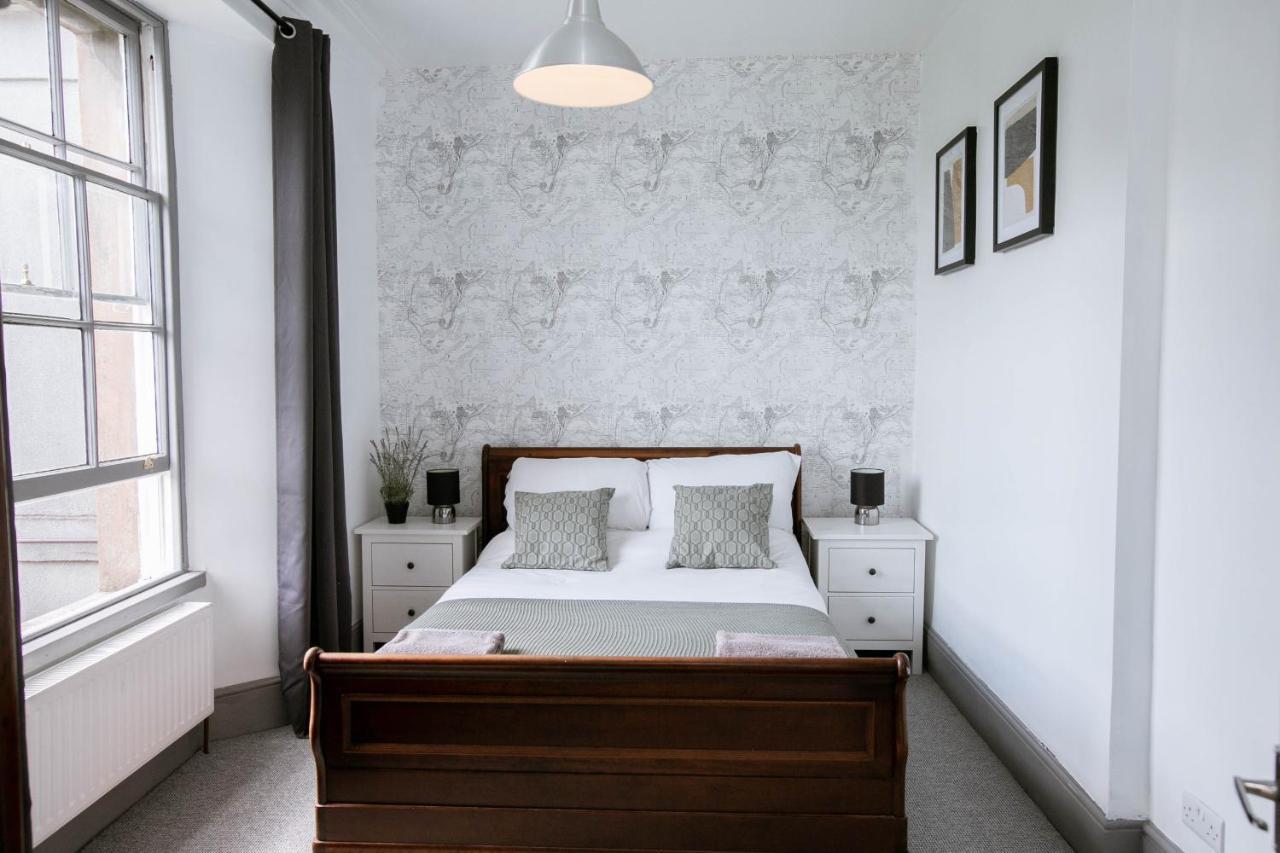Spacious Apartment, Free Parking, Central Location Near To Uni, Hospital, Town Exeter Ngoại thất bức ảnh