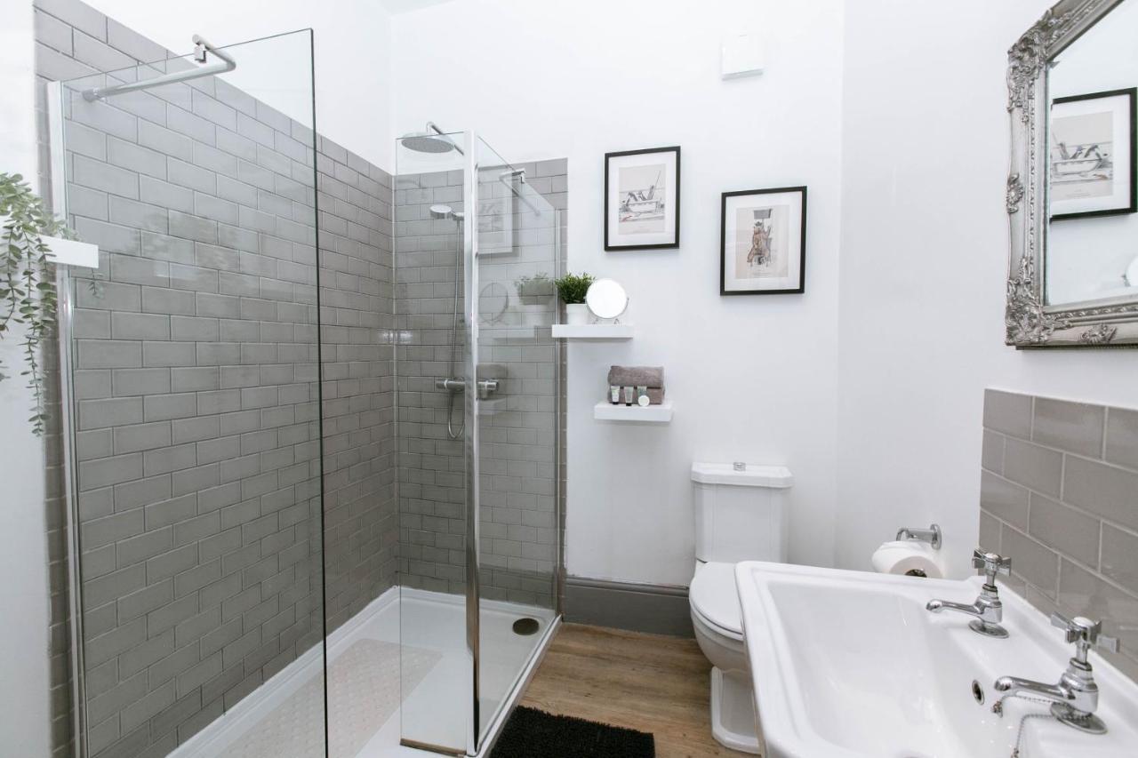 Spacious Apartment, Free Parking, Central Location Near To Uni, Hospital, Town Exeter Ngoại thất bức ảnh
